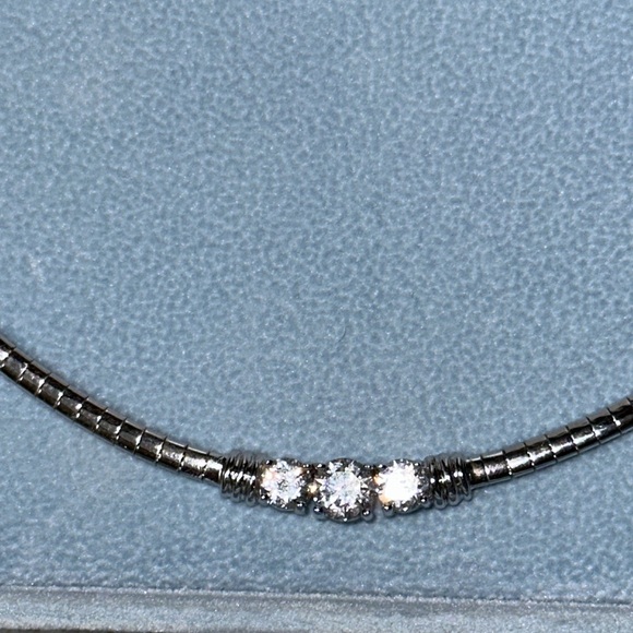 Epiphany Necklace with 3 cubic zirconia - Picture 6 of 6